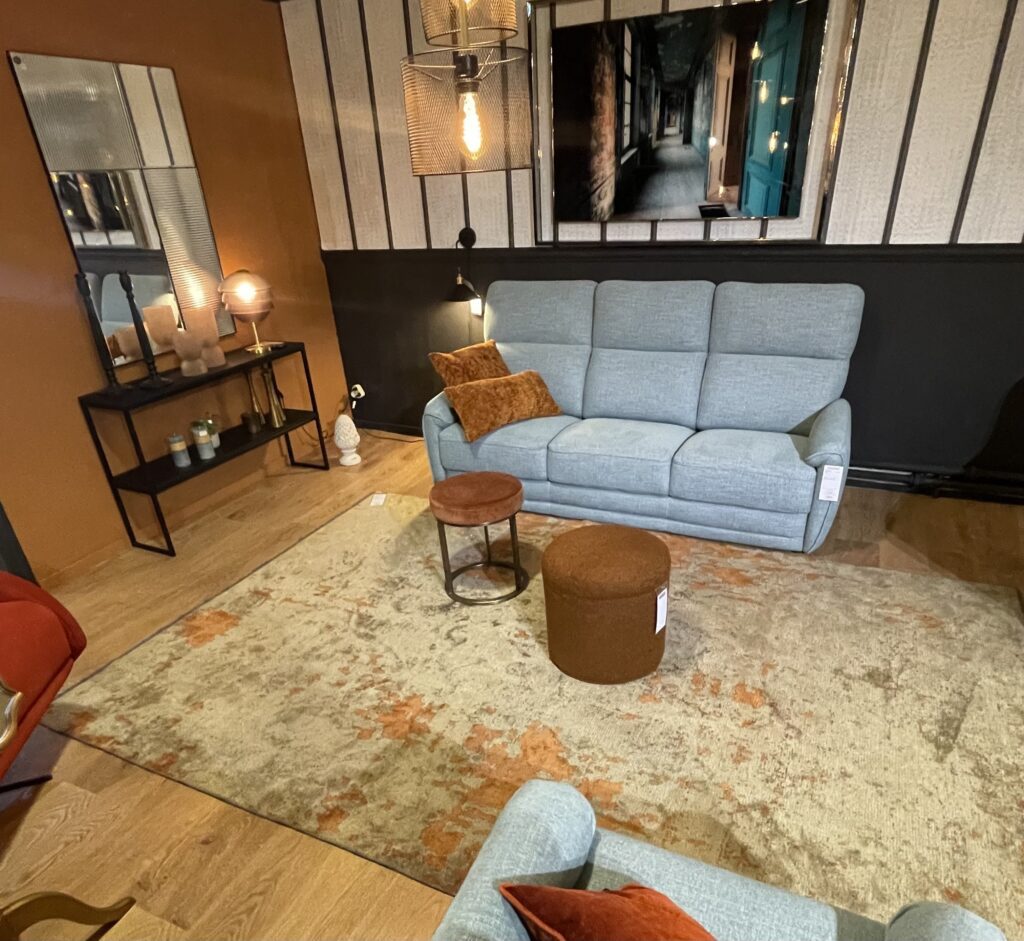 Intégrer le vintage dans un espace moderne - Meuble Finel - canapé salon manche